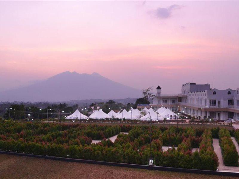 Chevilly Resort And Camp Bogor Exterior photo